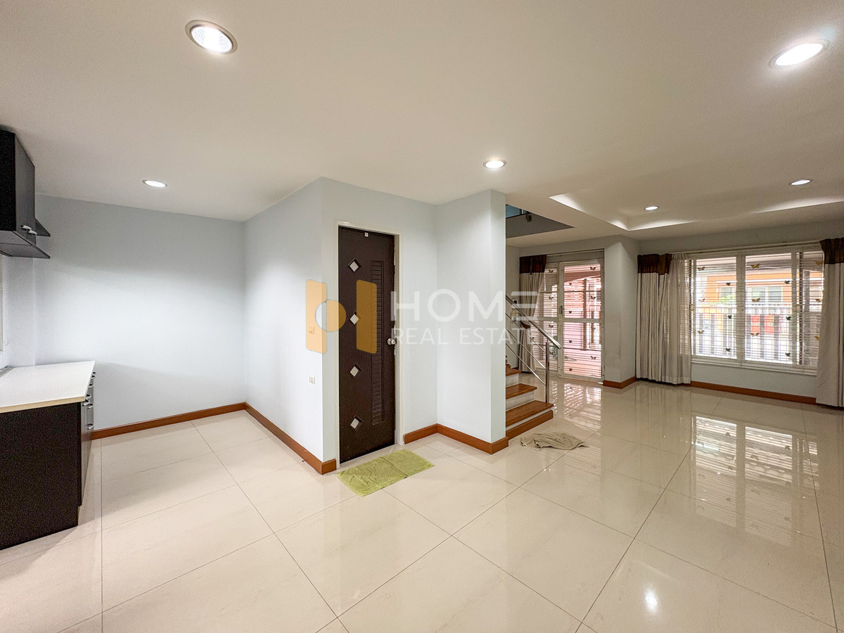 For SaleTownhomeKasetsart, Ratchayothin : Suetrong Grand Home Kaset - Ratchayothin Senanikom 1 Soi 11 / 4 Bedrooms (FOR SALE) TPM088