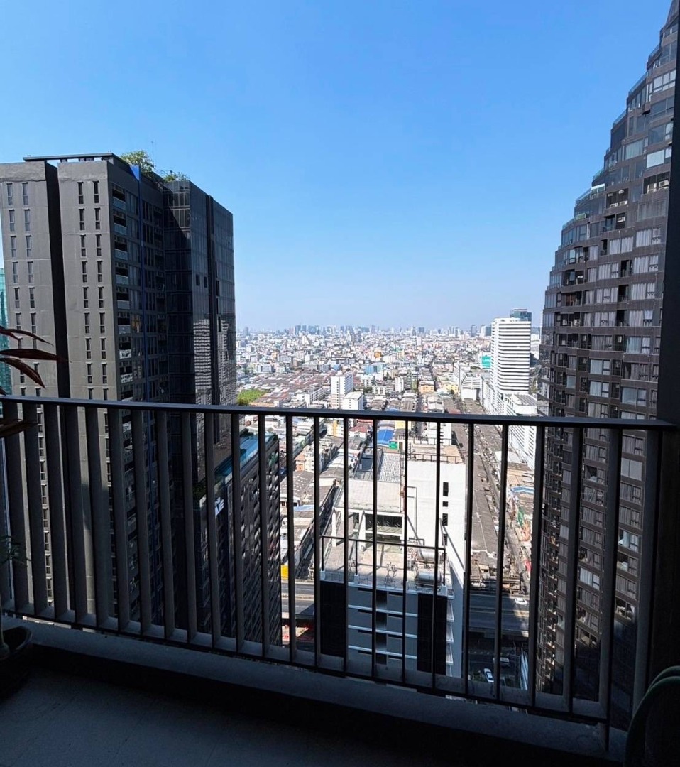 For RentCondoRama9, Petchburi, RCA : 🔥Urgent for rent🔥 Life Asoke-Rama 9, corner unit with city views, fully furnished, ready to move in, in the heart of Rama 9.