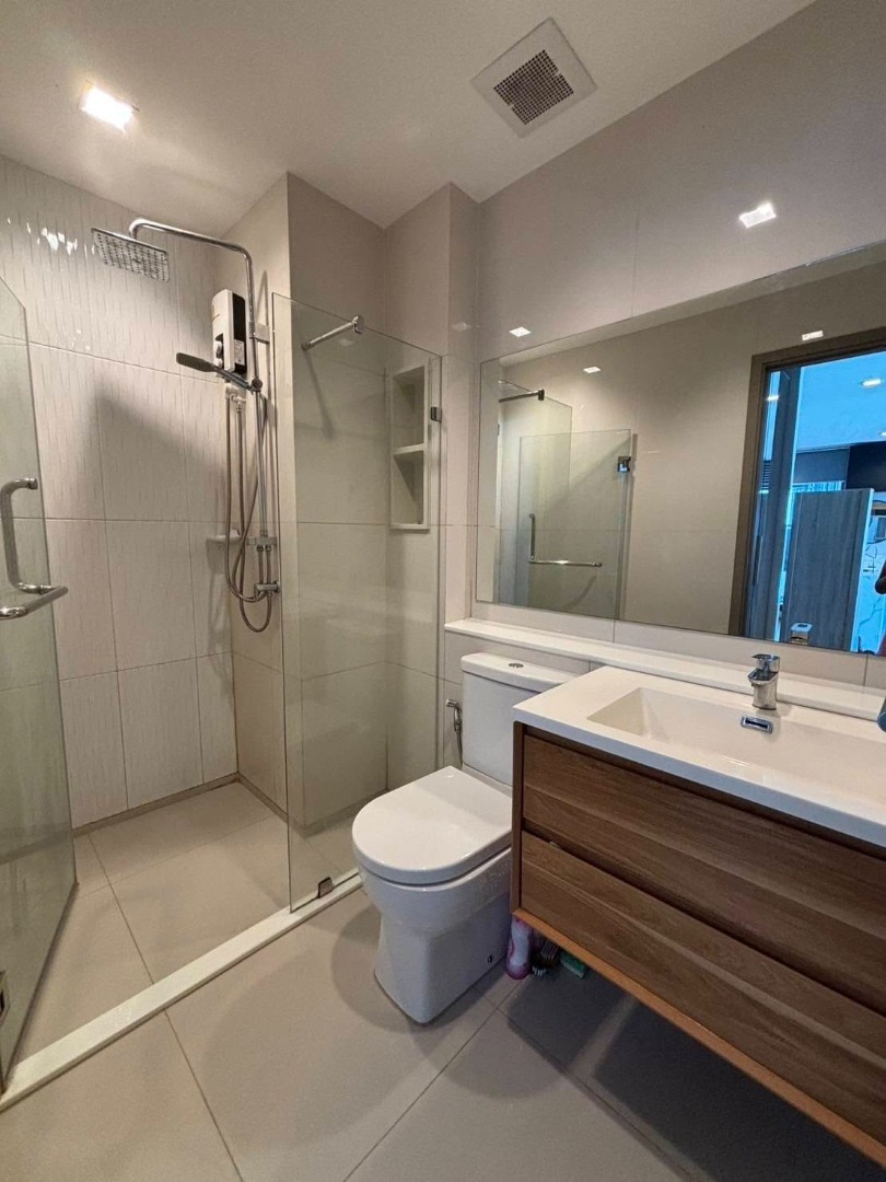 For RentCondoRama9, Petchburi, RCA : 🔥Urgent for rent🔥 Life Asoke-Rama 9, corner unit with city views, fully furnished, ready to move in, in the heart of Rama 9.