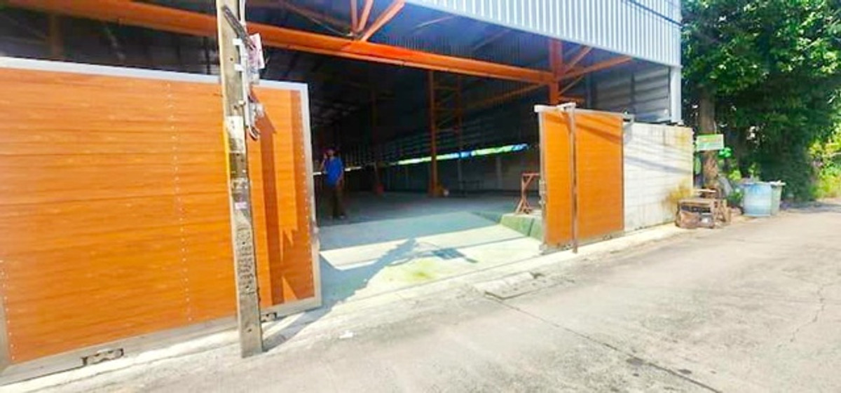 ARL LatKrabang 2.7km.Romklao19-29 Warehouse for rent 800sq.m. 200sq.wa. Debsirin Romklao School 800 Loading...
