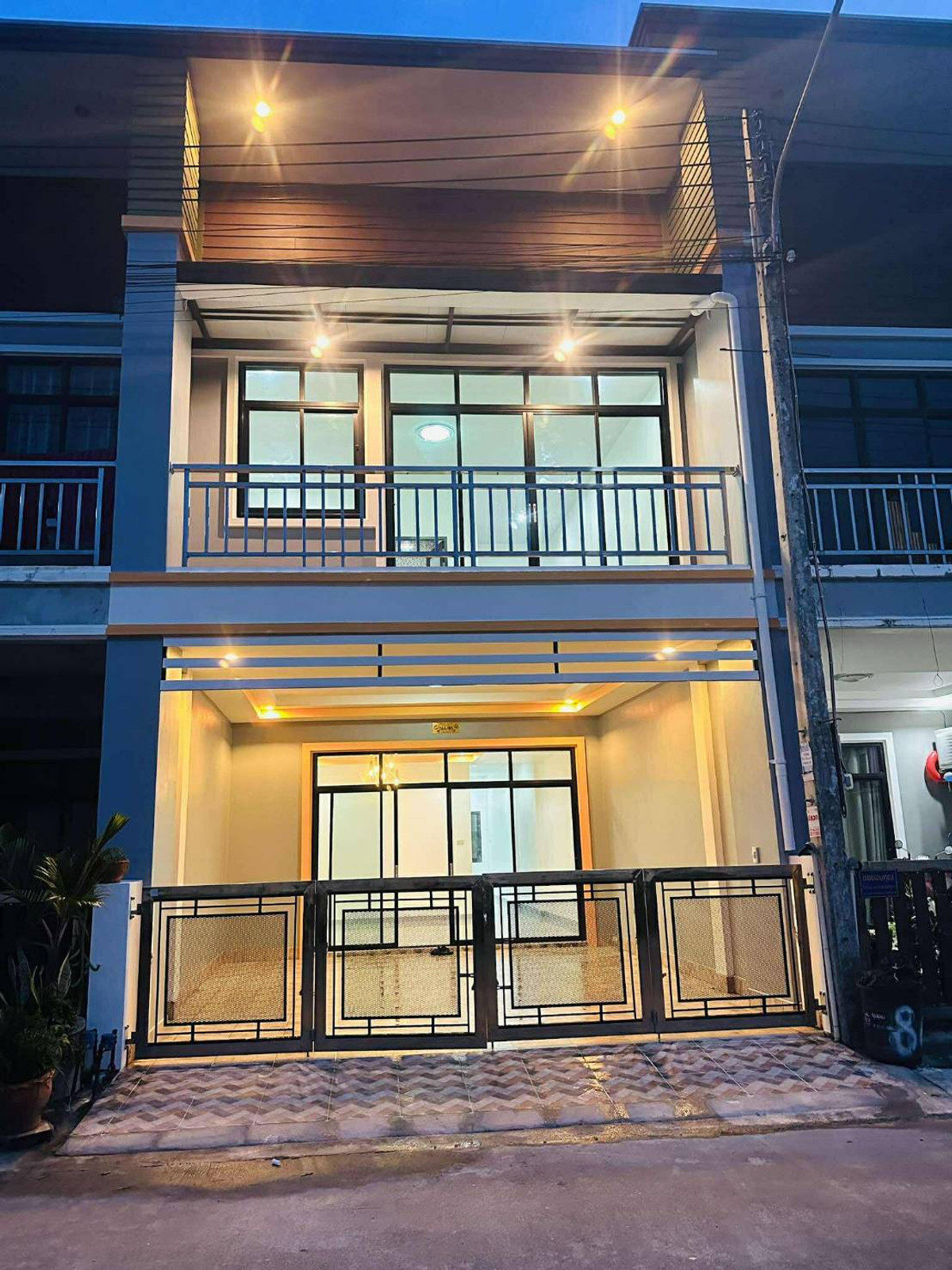 ขายทาวน์โฮมหาดใหญ่ สงขลา : ขายถูกมาก!! ทาวน์โฮม 2 ชั้น หมู่บ้านว.แลนด์เฮ้าส์ โคกสูง ทำเลทอง ใกล้ทั้งตัวเมืองหาดใหญ่และตัวเมืองสงขลา