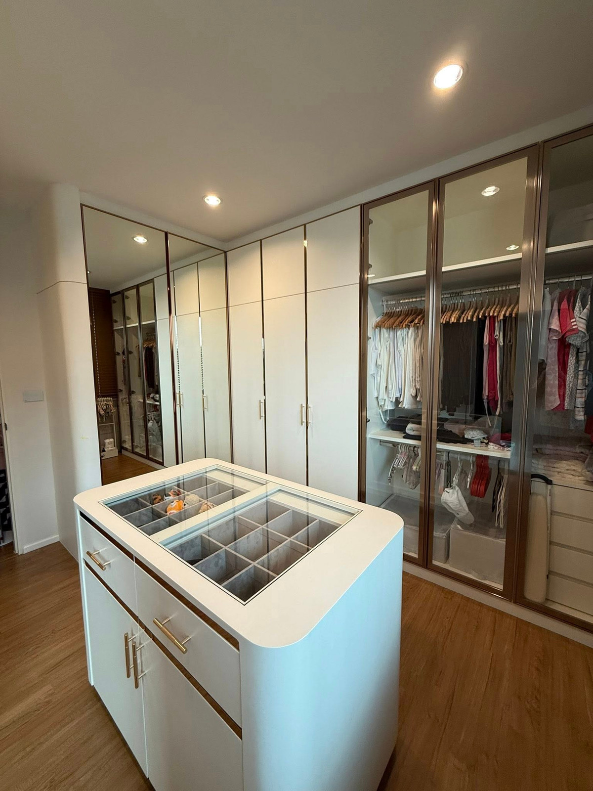 ขายทาวน์โฮมมีนบุรี-ร่มเกล้า : บ้านกลางเมือง พระราม 9 - กรุงเทพกรีฑา / 1 ห้องนอน (ขาย), Baan Klang Muang Rama 9 - Krungthep Kreetha / 1 Bedroom (FOR SALE) BZD004