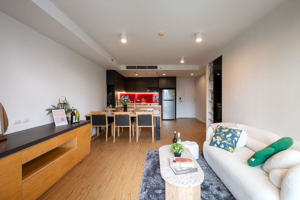 Fully Furnished 3-Bedroom at Siamese Surawong, Bangkok Loading...