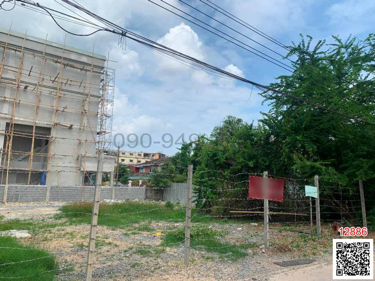 Empty land for rent, at the beginning of Soi On Nut 40, Sukhumvit Road 77, area 216 sq m, suitable for a warehouse, office, restaurant, cafe, studio. Loading...