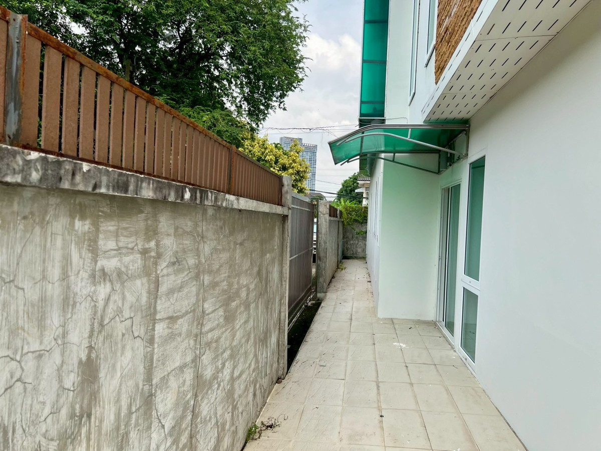 ขายบ้านลาดพร้าว เซ็นทรัลลาดพร้าว : ขายบ้านเดี่ยว 2 ชั้น (หลังมุม) ตกแต่งสไตล์โฮมออฟฟิศ ทำเลศักยภาพ ซอยวิภาวดี 20 แยก 8