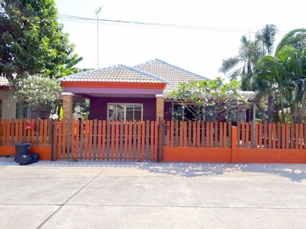 For RentHouseChachoengsao : Robinson Chachoengsao 4.9 km. Single-storey house for rent newly renovated 52sq.wa. 202sq.m. ToyotaB