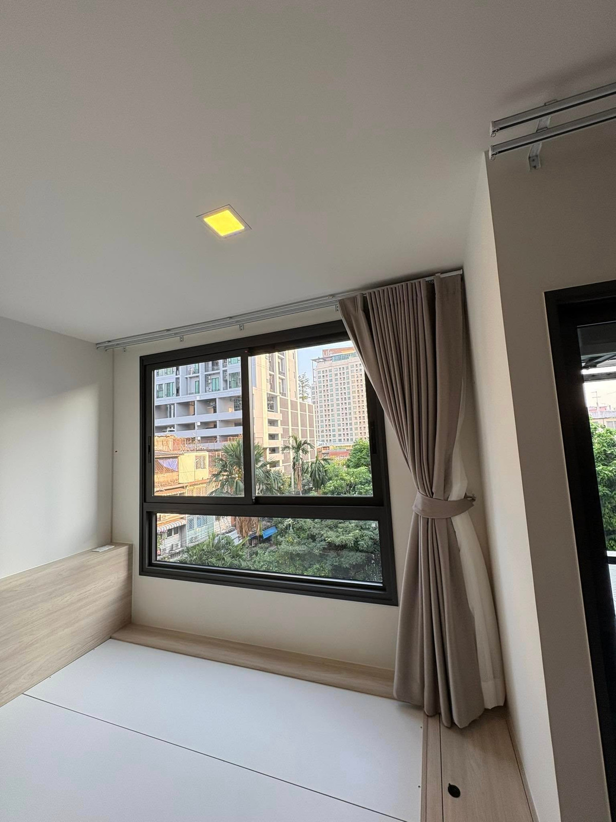 +++เช่าด่วน!!! The Muve Pradipat** 1 ห้องนอน 1 ห้องน้ำ ขนาด 25 ตรม. เฟอร์ครบพร้อมอยู่+++ Loading...