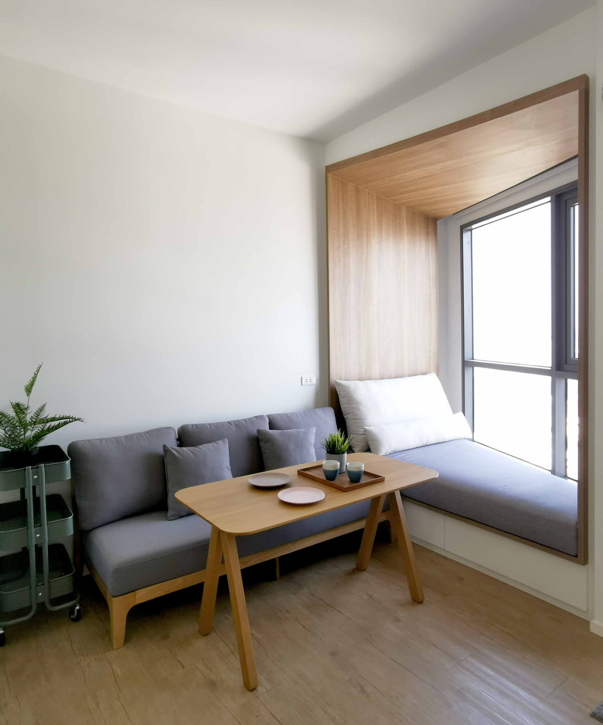 For RentCondoSiam Paragon ,Chulalongkorn,Samyan : Triple Y Residence【𝐑𝐄𝐍𝐓】🔥Spacious and comfortable room with a reading corner perfect for working/reading🔥  Contact Line ID: @hacondo