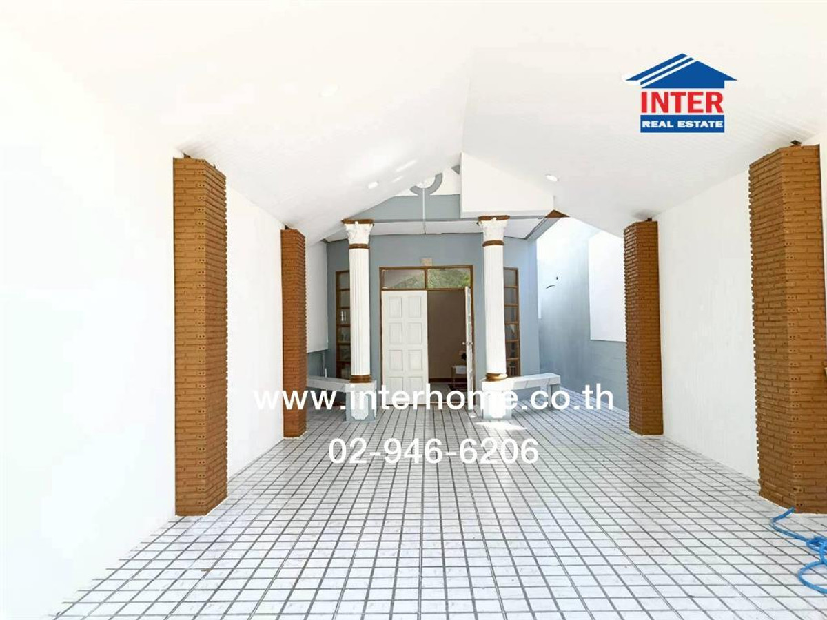 Single house, 1 floor, 31 sq m, Sinanan Village. Soi Liabwaree 55, Liabwaree Road, Nong Chok District, Bangkok Loading...