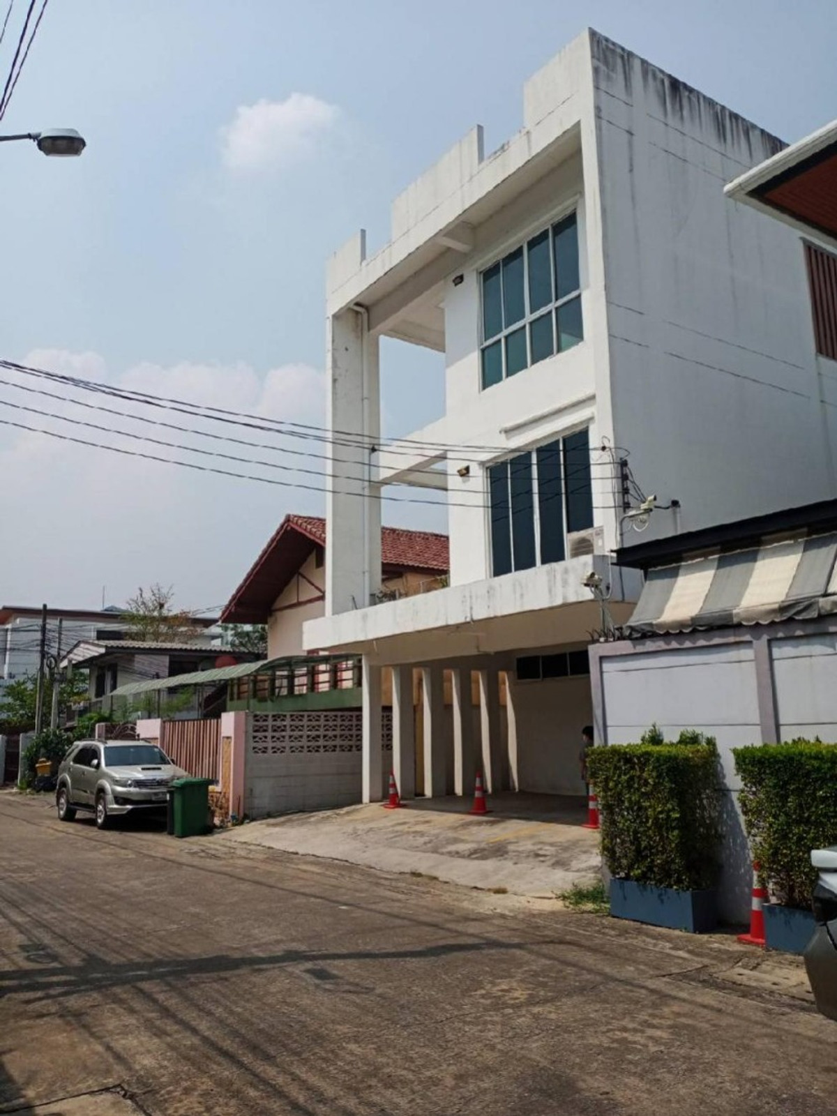 ให้เช่าโฮมออฟฟิศพระราม 9 เพชรบุรีตัดใหม่ RCA : 🏢 ให้เช่า! โฮมออฟฟิศ 3 ชั้น ย่านเพชรบุรี – พระราม 9