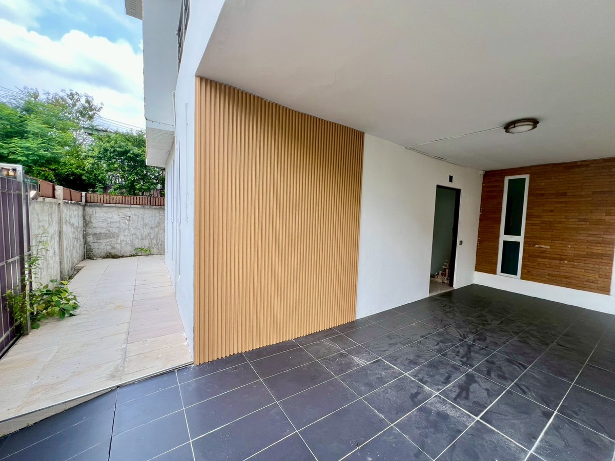 ขายบ้านลาดพร้าว เซ็นทรัลลาดพร้าว : ขายบ้านเดี่ยว 2 ชั้น (หลังมุม) ตกแต่งสไตล์โฮมออฟฟิศ ทำเลศักยภาพ ซอยวิภาวดี 20 แยก 8