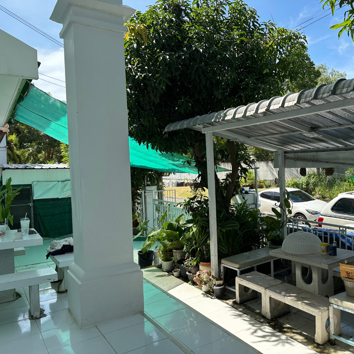 บ้านเดี่ยว (เนื้อที่ 108  ตารางวา) ประชาอุทิศ 90 ต่อเติมเเล้ว ใช้อยู่อาศัยได้ ใช้ทำธุกิจก็ได้เพราะทำโฮมออฟฟิต ไว้ให้เเล้ว Loading...