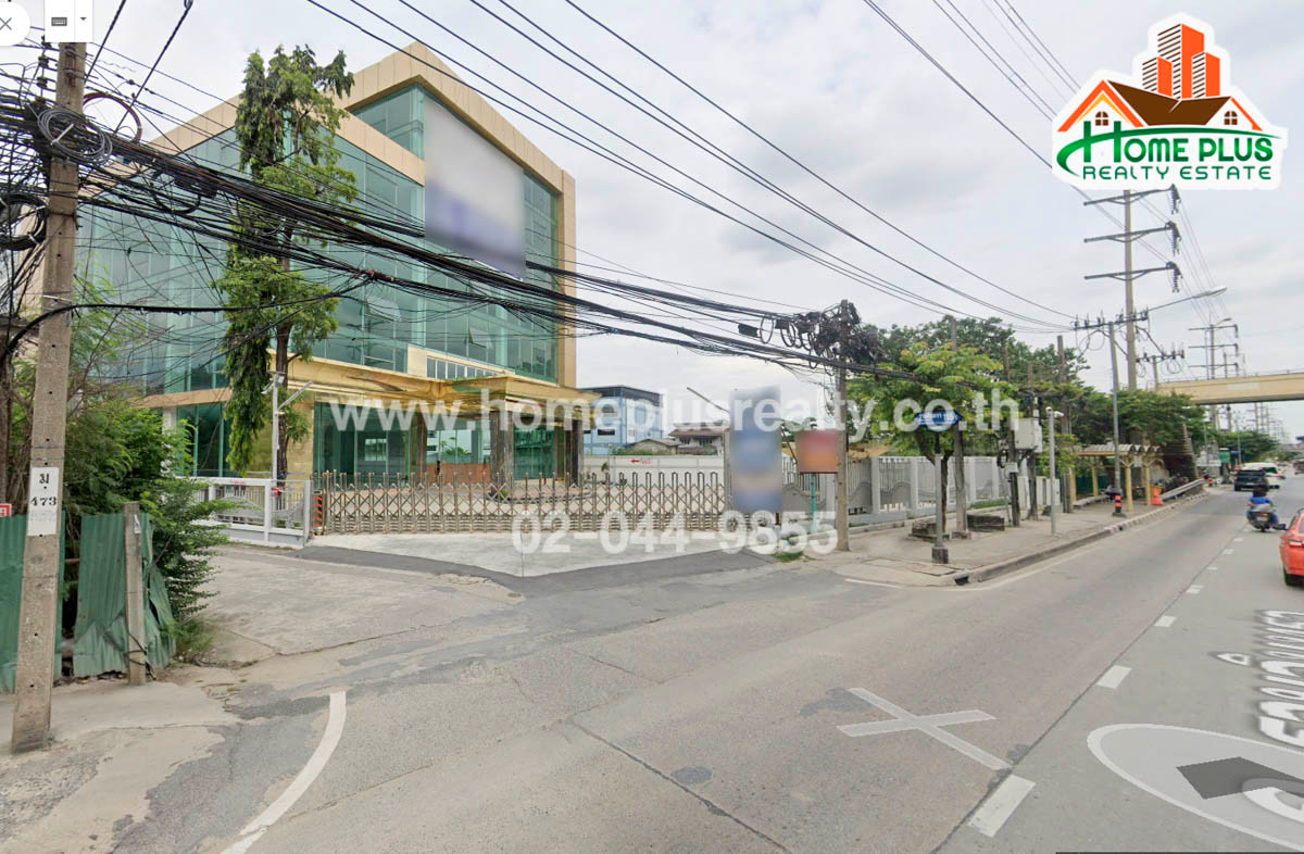 Land with a 2-story detached house. Soi Ramintra 115/1 Good location next to the road next to the Pink Line MRT. Loading...
