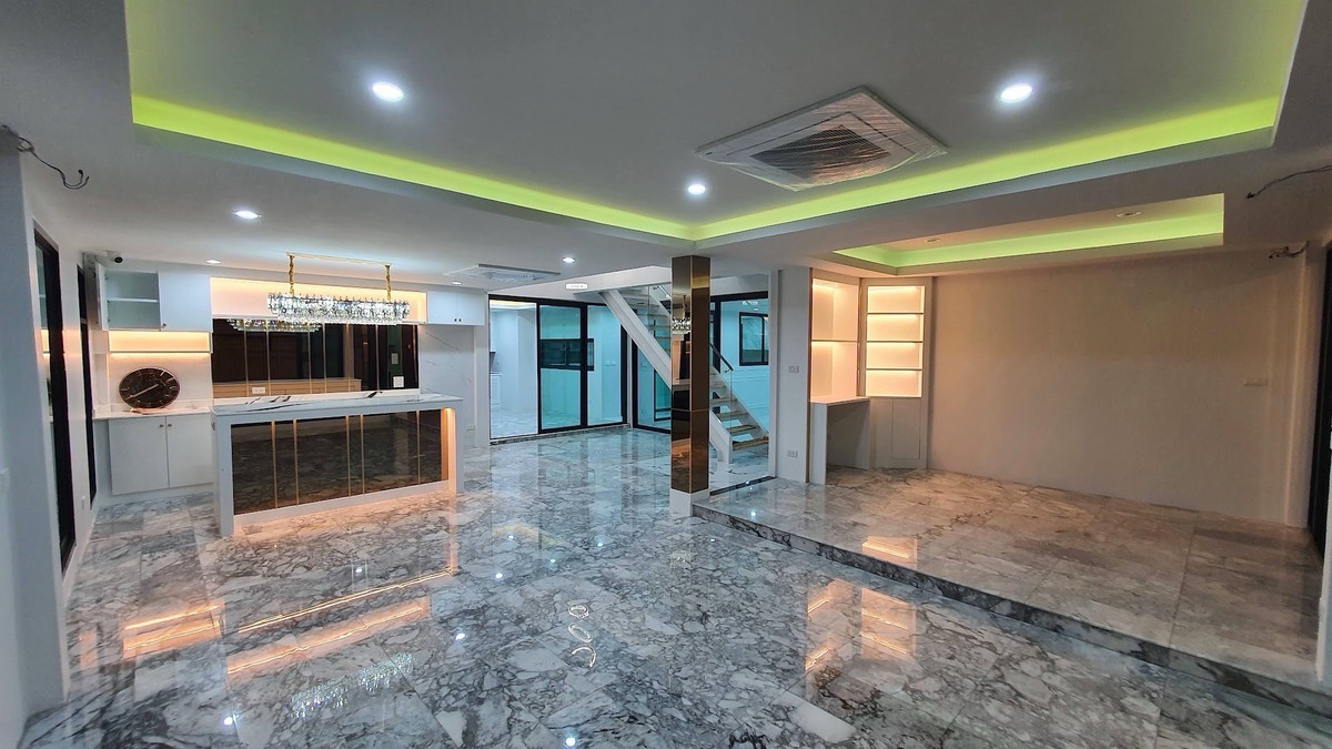 For RentHouseChokchai 4, Ladprao 71, Ladprao 48, : ✨ 👍Available 1 Jan 2026For rent/ sale house in Ladprao Chok chai 4, 5 bedrooms, petfriendly, just renovated.