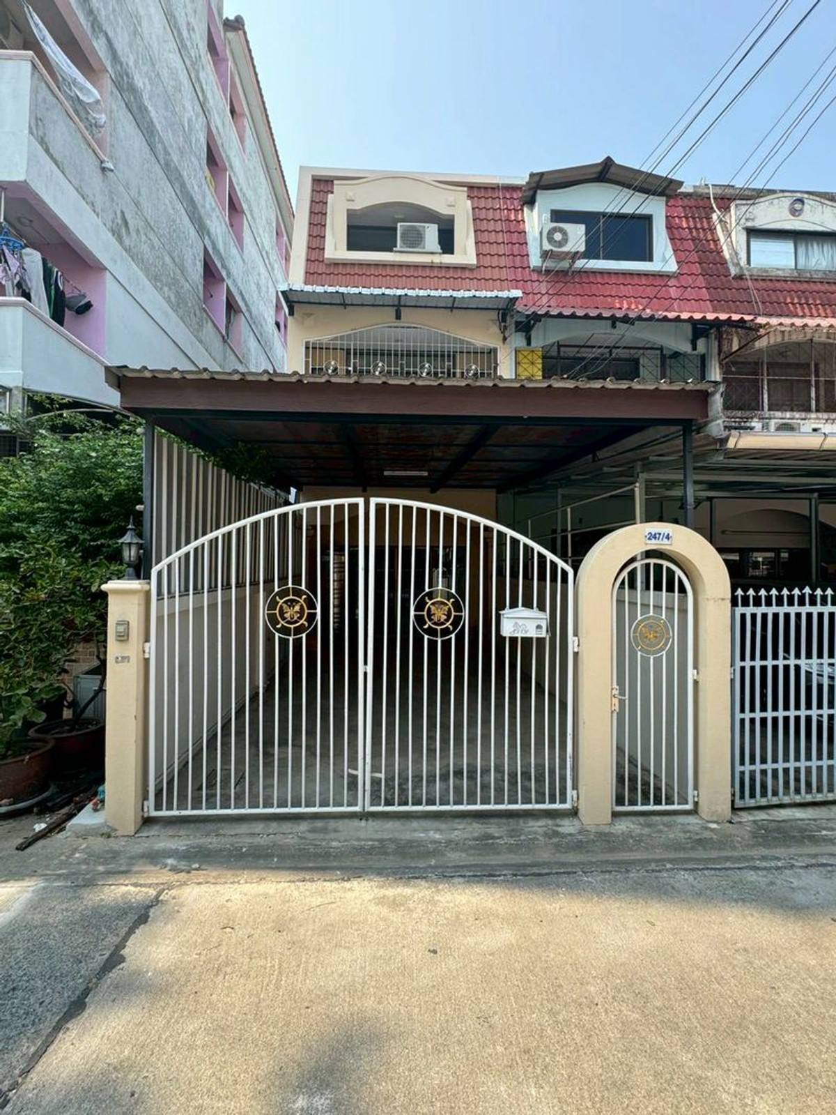 For RentTownhomeChokchai 4, Ladprao 71, Ladprao 48, : 3-story townhouse for rent, Soi Lat Phrao 64, Intersection 7, 5 air conditioners.