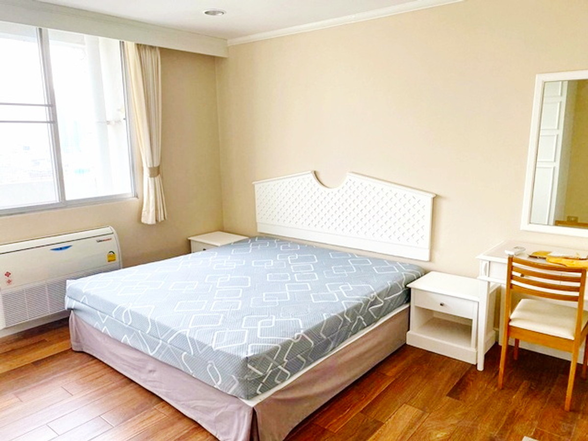 Penthouses 3bed The most luxurious and worthwhile BTS PhromPhong 1.1km. Condo for rent DS 27th floor Loading...