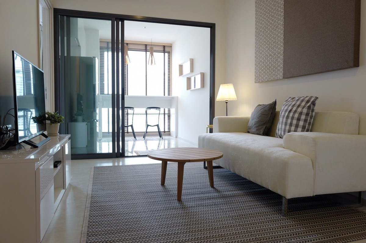 ให้เช่าคอนโดสุขุมวิท อโศก ทองหล่อ : (ปล่อยเช่า) คอนโด RHYTHM 42  I 1-BR 46 Sq.m. /  Sky kitchen type / ห้องสวยมาก ตกแต่งอย่างดี เฟอร์+เครื่องใช้ไฟฟ้าครบ ㅡ  ใกล้ 🚆BTS เอกมัย