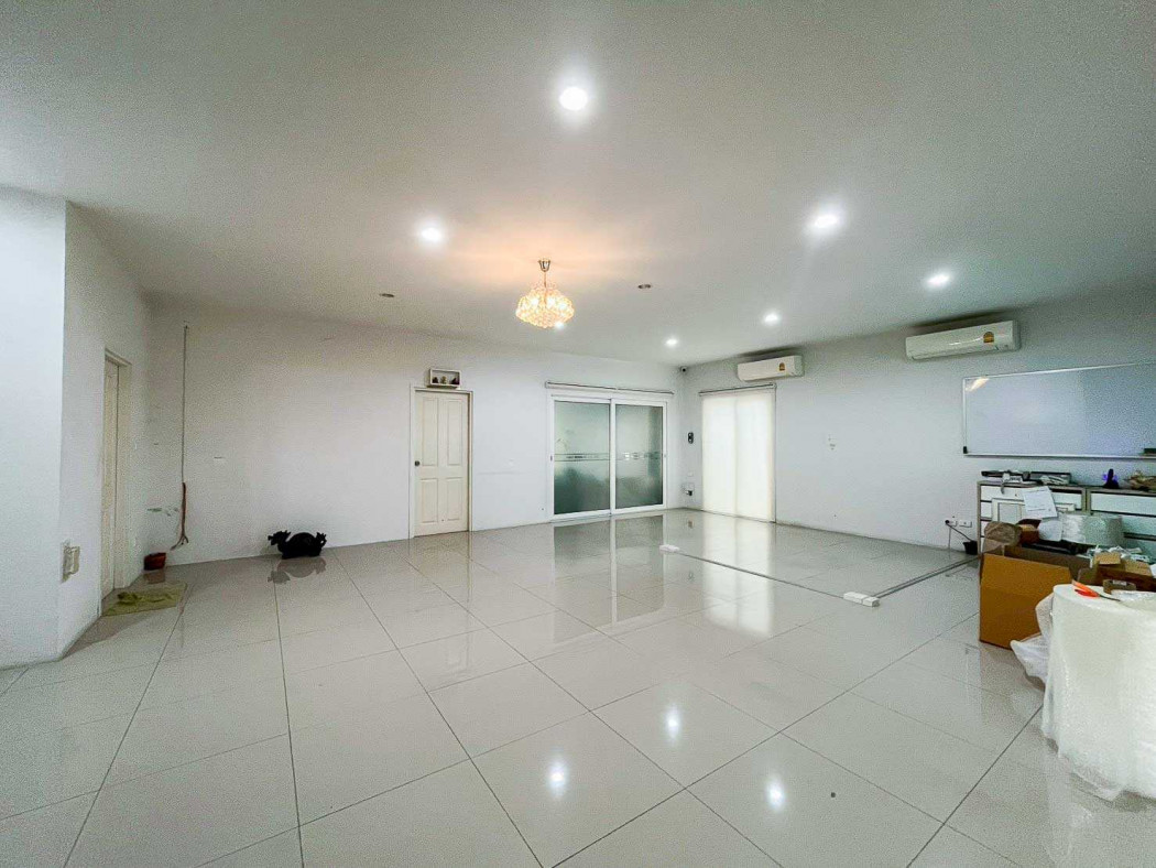 Office for sale, The Terminal Suvarnabhumi, 365 sq m, 54.50 sq wa Loading...