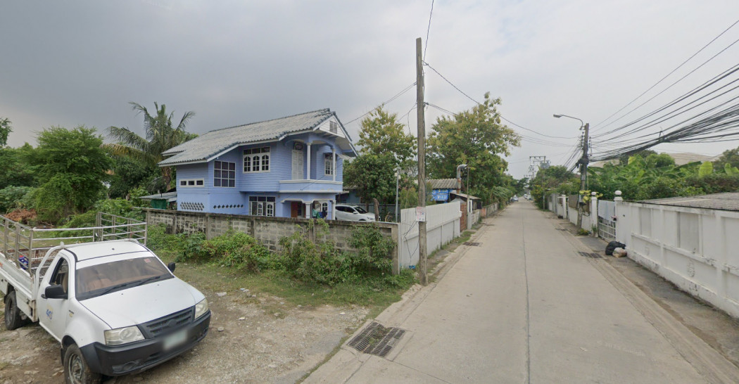 Single house for sale, Soi On Nut 39, 120 sq m, 2 ngan, good atmosphere, shady, quiet Loading...
