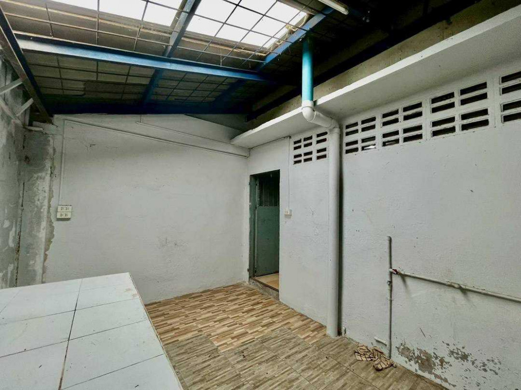 ขาย อาคารพาณิชย์ ถ.ประชาอุทิศ 60-1 170 ตรม 16 ตรว ใกล้โรงเรียนอิสลามวิทยาลัย Loading...