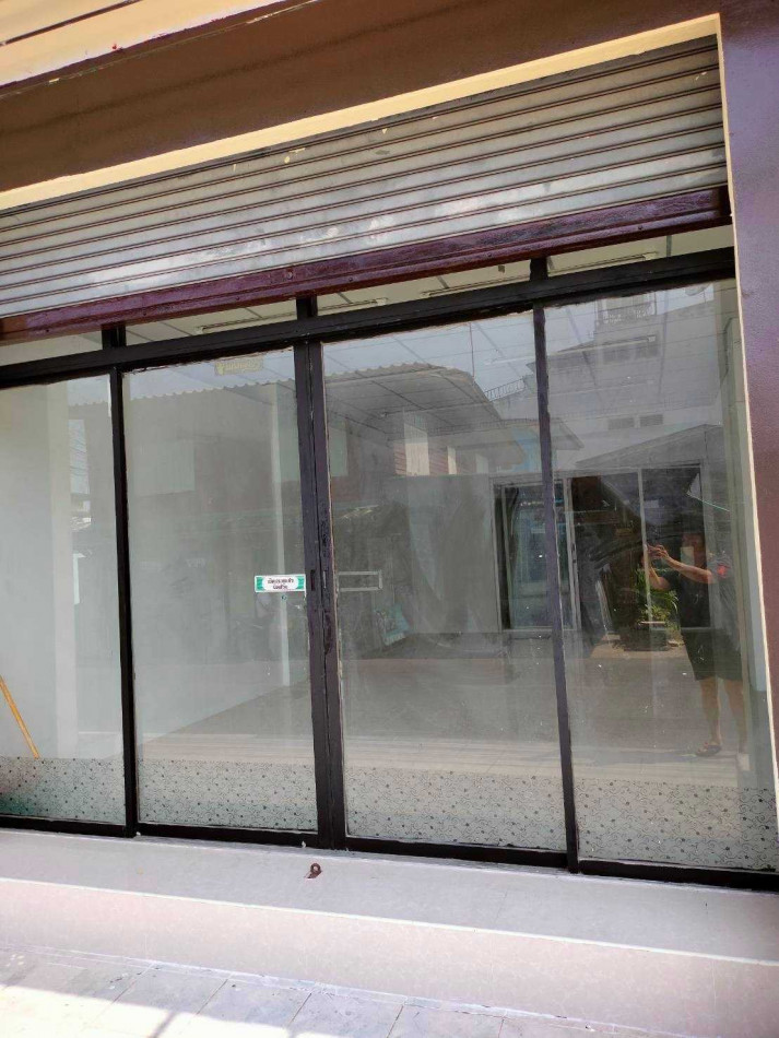 ขาย อาคารพาณิชย์ ย่านลาดพร้าววังหิน ซอย 30 256 ตรม 17.10 ตรว Loading...