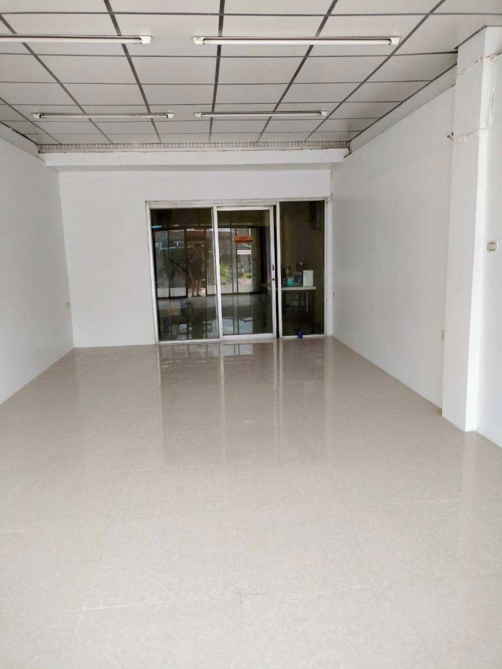 ขาย อาคารพาณิชย์ ย่านลาดพร้าววังหิน ซอย 30 256 ตรม 17.10 ตรว Loading...