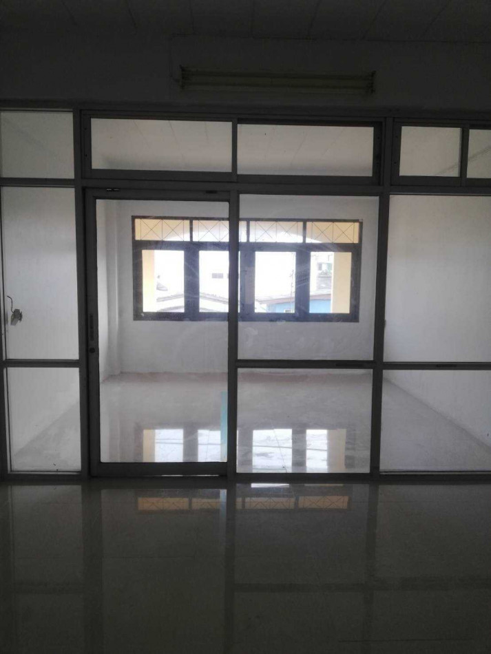 ขาย อาคารพาณิชย์ ย่านลาดพร้าววังหิน ซอย 30 256 ตรม 17.10 ตรว Loading...