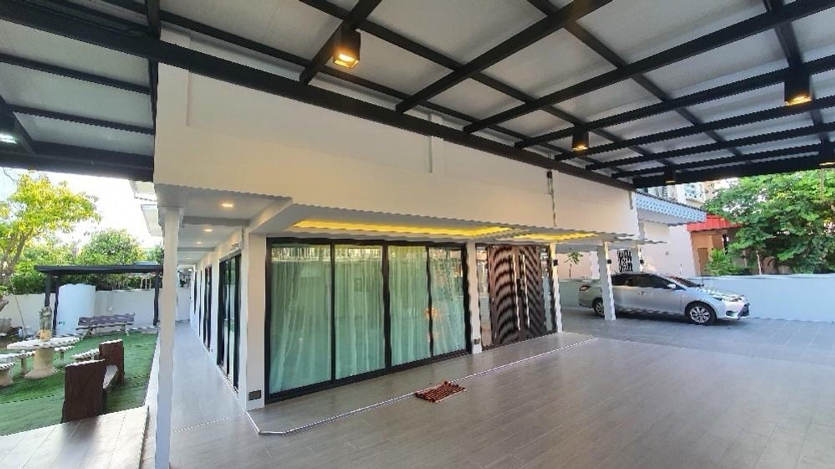 For RentHouseChokchai 4, Ladprao 71, Ladprao 48, : ✨ 👍Available 1 Jan 2026For rent/ sale house in Ladprao Chok chai 4, 5 bedrooms, petfriendly, just renovated.