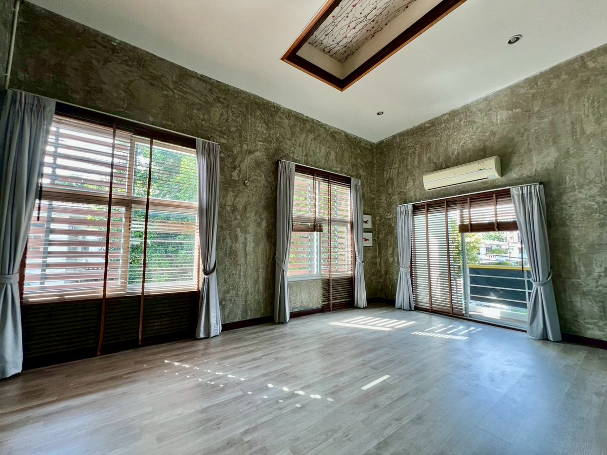 ขายบ้านลาดพร้าว เซ็นทรัลลาดพร้าว : ขายบ้านเดี่ยว 2 ชั้น (หลังมุม) ตกแต่งสไตล์โฮมออฟฟิศ ทำเลศักยภาพ ซอยวิภาวดี 20 แยก 8