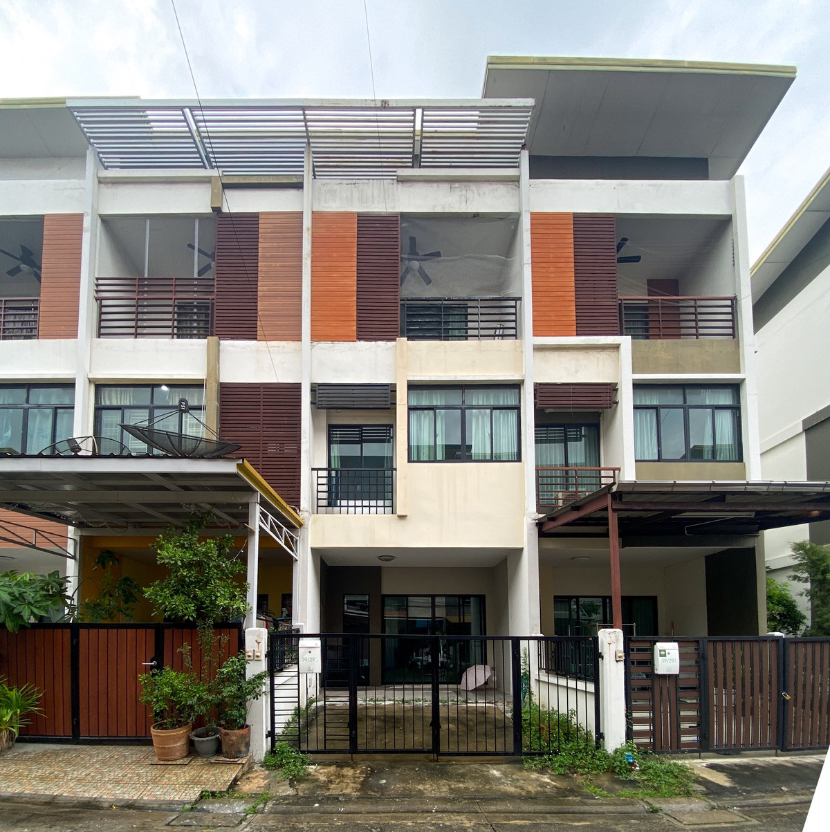 ขายทาวน์โฮมท่าพระ ตลาดพลู วุฒากาศ : ต่อรองราคาได้ บ้านพร้อมอยู่ ✨ ซิกเนเจอร์ กัลปพฤกษ์ / 3 ห้องนอน (ขาย), Sixnature Kanlapaphruek / 3 Bedrooms (FOR SALE) BALL009