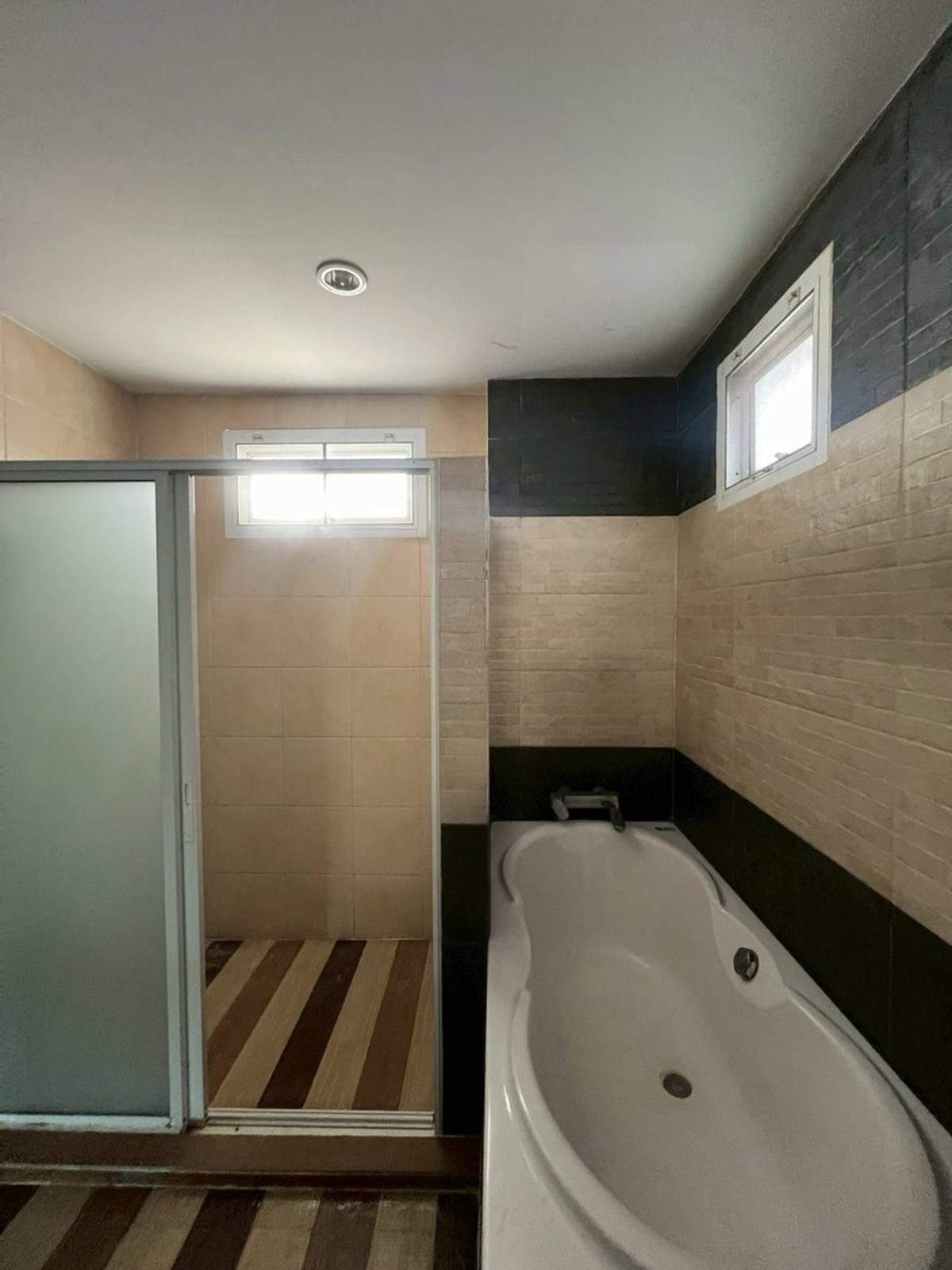 For RentHome OfficeOnnut, Udomsuk : Home office for rent, Wachiratham Sathit 53, Sukhumvit 101/1, near BTS Punnawithi.