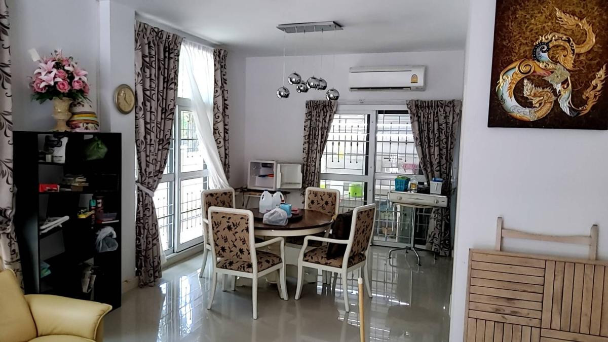ให้เช่า ทาวน์โฮมห้องมุม พื้นที่ใช้สอย 207 ตร.ม. ย่านเตาปูน-วงศ์สว่าง 3 ชั้น, 6 ห้องนอน, 4 ห้องน้ำ พร้อมเฟอร์ เครื่องปรับอากาศ 6 เครื่อง Loading...