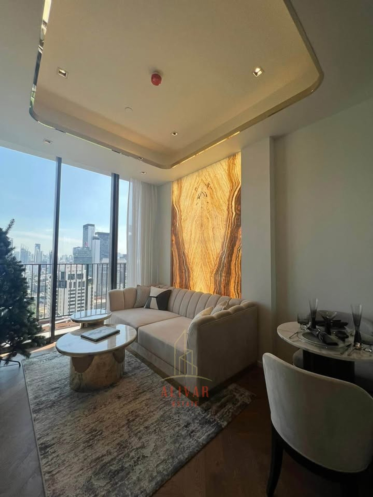 ให้เช่าคอนโดวิทยุ ชิดลม หลังสวน : RC107725 Condo for rent at 28 Chidlom ใกล้ BTS ชิดลม เพียง 280 ม.