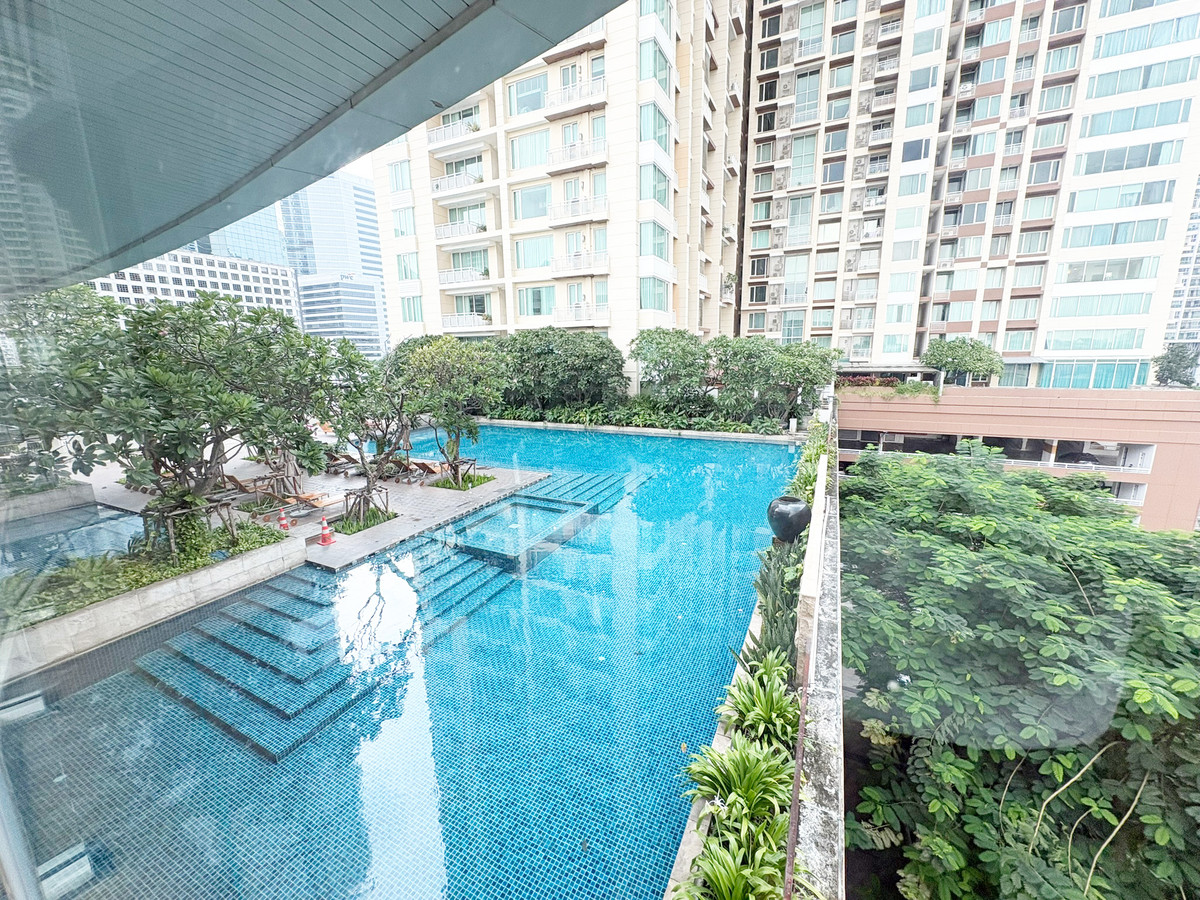 ขายคอนโดสาทร นราธิวาส : 💦✨ เพนท์เฮาส์พร้อมสระว่ายน้ำส่วนตัว – มีเพียง 4 ห้องเท่านั้นในทั้งโครงการ! ✨💦