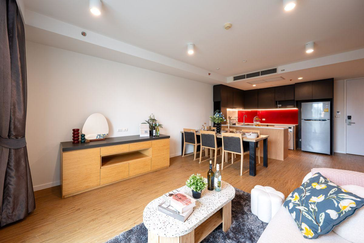 Fully Furnished 3-Bedroom at Siamese Surawong, Bangkok Loading...