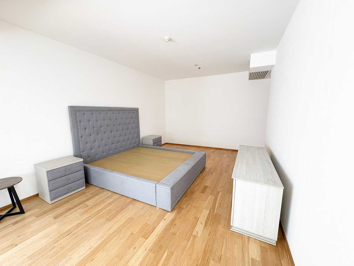 ขายคอนโดสาทร นราธิวาส : 💦✨ เพนท์เฮาส์พร้อมสระว่ายน้ำส่วนตัว – มีเพียง 4 ห้องเท่านั้นในทั้งโครงการ! ✨💦