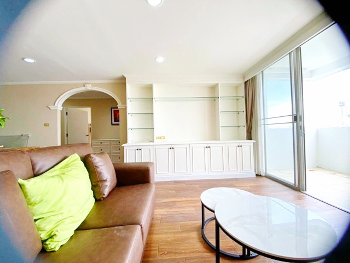 Penthouses 3bed The most luxurious and worthwhile BTS PhromPhong 1.1km. Condo for rent DS 27th floor Loading...