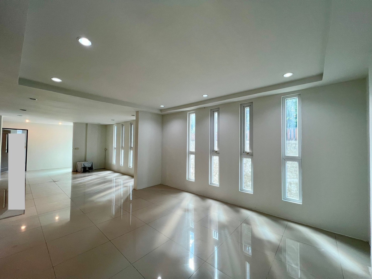 ขายบ้านลาดพร้าว เซ็นทรัลลาดพร้าว : ขายบ้านเดี่ยว 2 ชั้น (หลังมุม) ตกแต่งสไตล์โฮมออฟฟิศ ทำเลศักยภาพ ซอยวิภาวดี 20 แยก 8