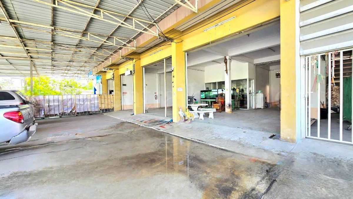 อาคารพาณิชย์ 4 ชั้น 3 คูหา ลาดหลุมแก้ว ติดถนน ปทุมธานี - บางเลน  Loading...