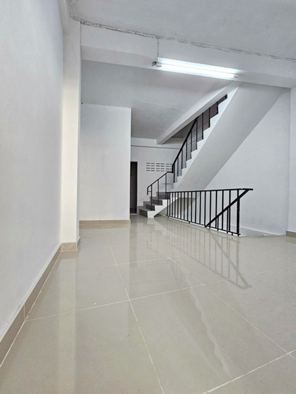 เปิดร้านนวด ร้านอาหาร ออฟฟิศ 4 นอน BTS สุรศักดิ์ 1.7 กม ขาย-เช่าอาคารพาณิชย์ 5 ชั้น1 คูหา รีโนเวทใหม่ นานาชาติโชรส์เบอรี 1.7 กม. Loading...