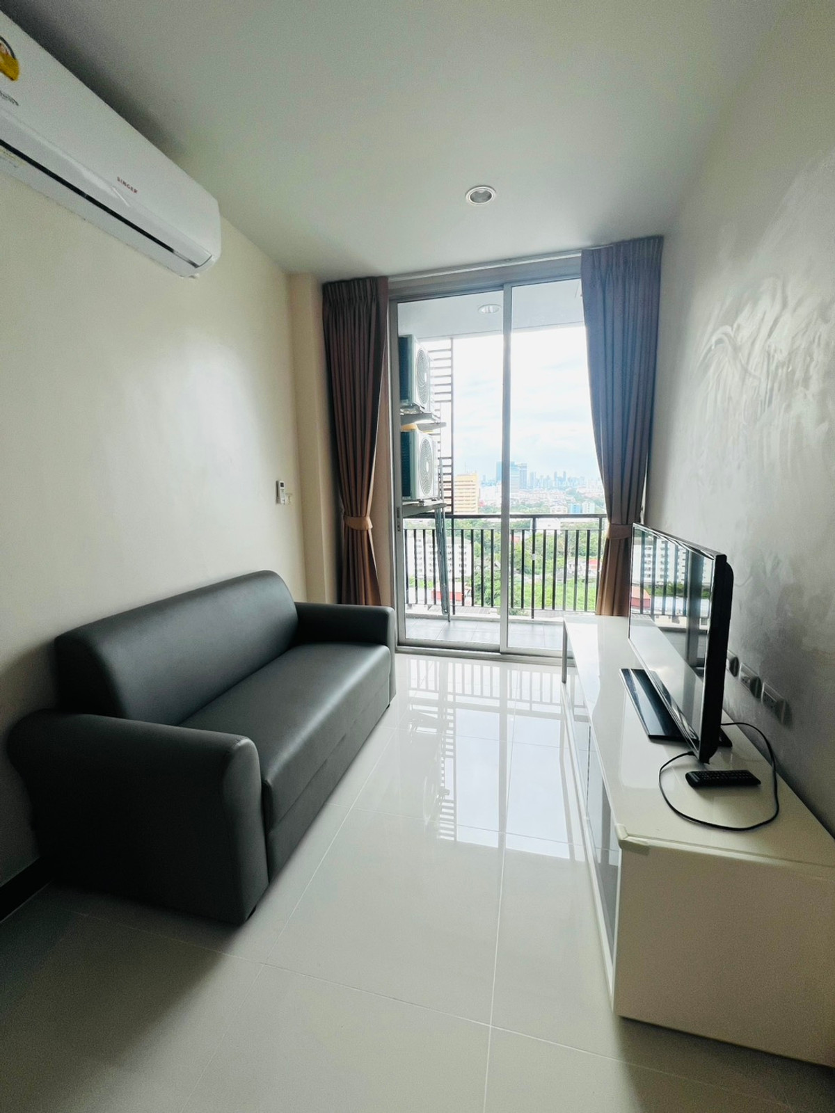 For RentCondoRamkhamhaeng, Hua Mak : For rent CHEWATHAI @ Ramkhamhaeng (Chewathai @ Ramkhamhaeng) near MRT Hua Mak in Hua Mak, Bang Kapi
