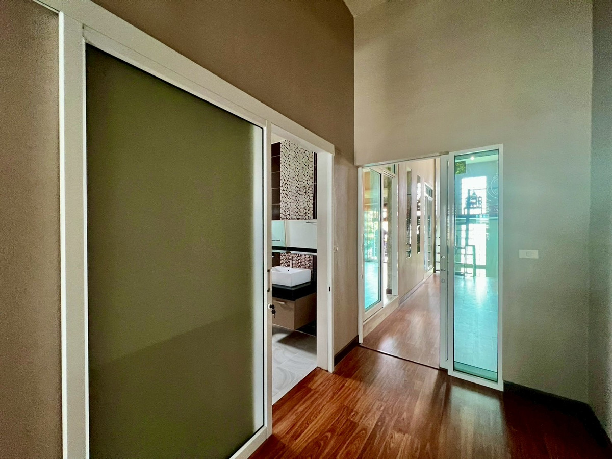 ขายบ้านลาดพร้าว เซ็นทรัลลาดพร้าว : ขายบ้านเดี่ยว 2 ชั้น (หลังมุม) ตกแต่งสไตล์โฮมออฟฟิศ ทำเลศักยภาพ ซอยวิภาวดี 20 แยก 8