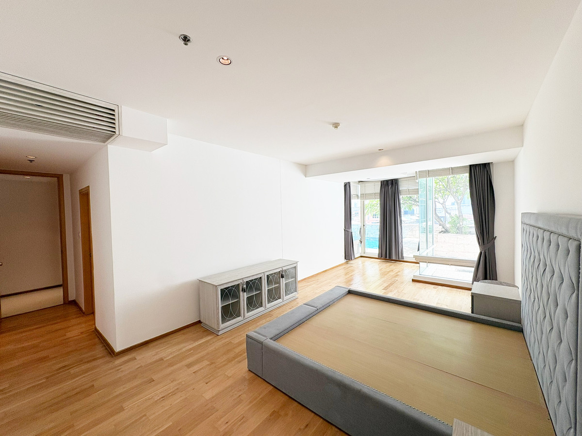 ขายคอนโดสาทร นราธิวาส : 💦✨ เพนท์เฮาส์พร้อมสระว่ายน้ำส่วนตัว – มีเพียง 4 ห้องเท่านั้นในทั้งโครงการ! ✨💦