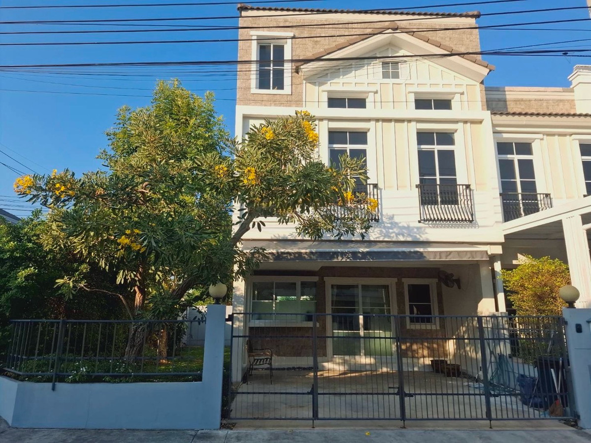 For RentTownhomeBangna, Bearing, Lasalle : Corner Unit with private side garden