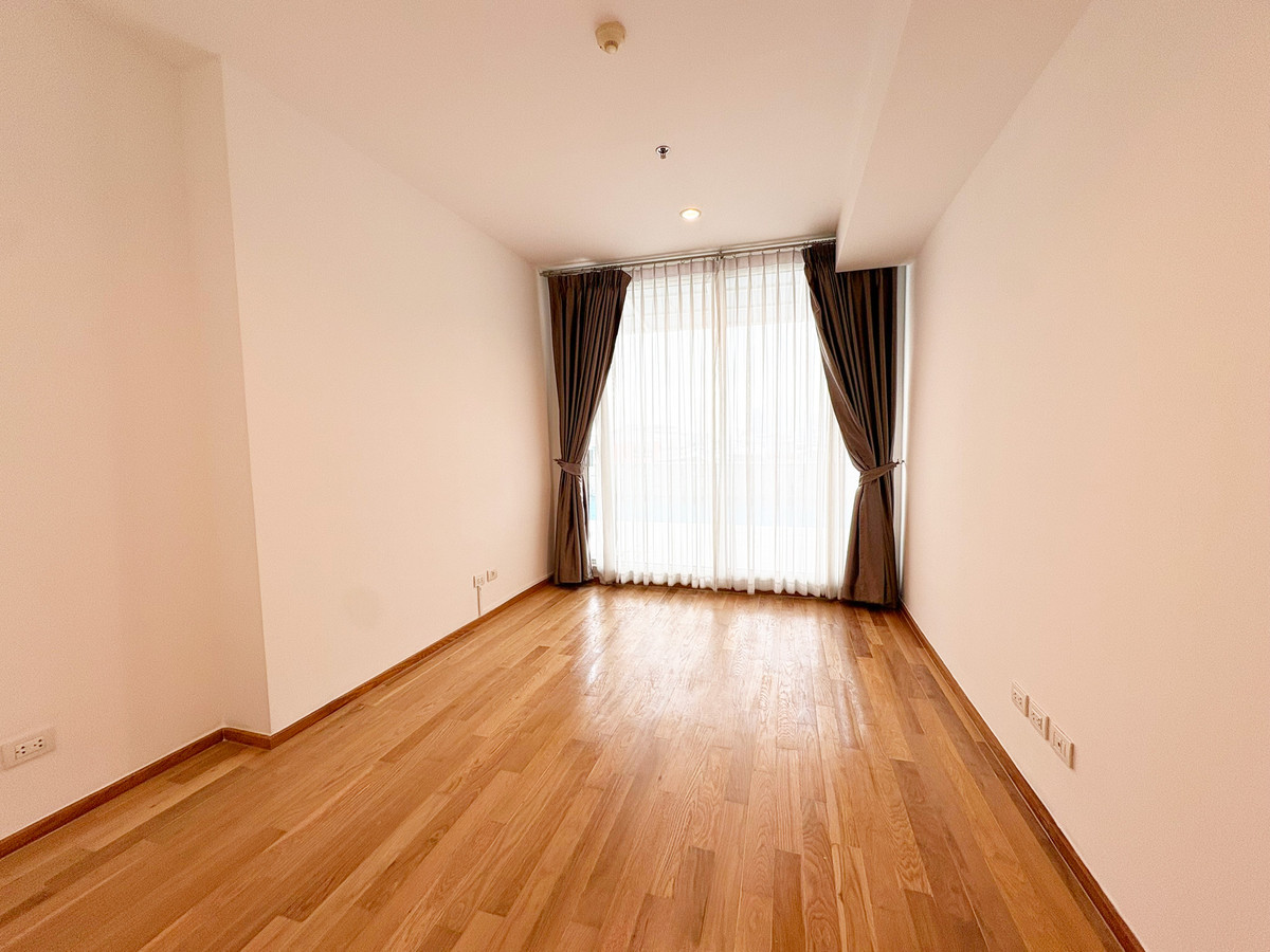 ขายคอนโดสาทร นราธิวาส : 💦✨ เพนท์เฮาส์พร้อมสระว่ายน้ำส่วนตัว – มีเพียง 4 ห้องเท่านั้นในทั้งโครงการ! ✨💦