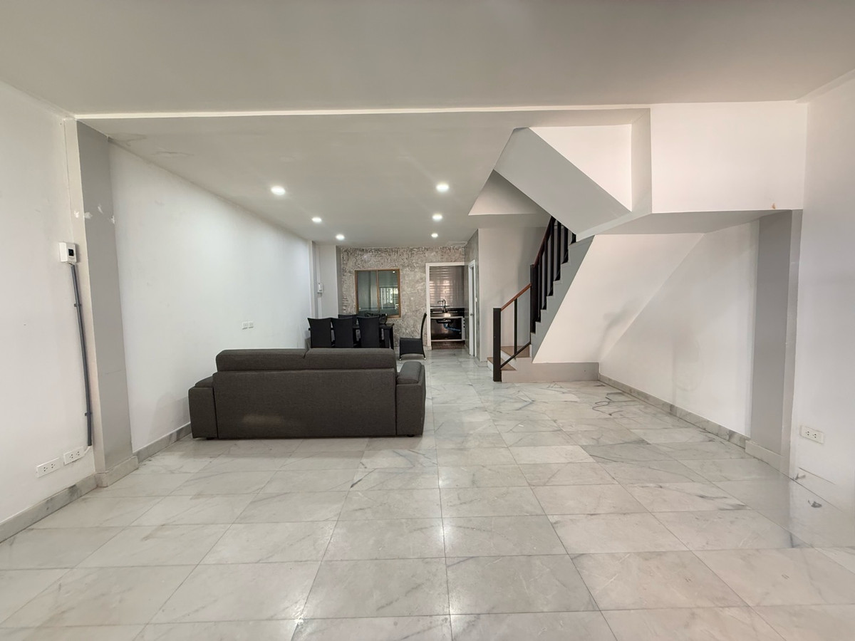 R 100 Townhome for rent, 4 bedrooms, 3 bathrooms, near The Nine Rama 9, fully furnished, ready to move in. Loading...