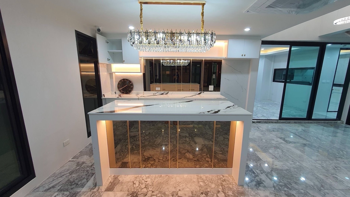 For RentHouseChokchai 4, Ladprao 71, Ladprao 48, : ✨ 👍Available 1 Jan 2026For rent/ sale house in Ladprao Chok chai 4, 5 bedrooms, petfriendly, just renovated.