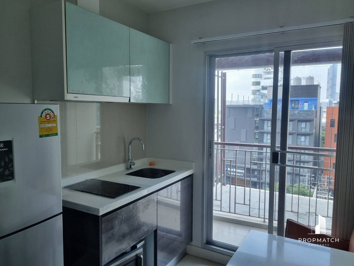 ✨Flash Deal ✨Centric Sathorn - Saint Louis( 1Bed 1Bath 35SQM.) แต่งครบพร้อมอยู่ !! เพียง 20,000บาทต่อเดือน Tel.0981315848 @propmatch Loading...