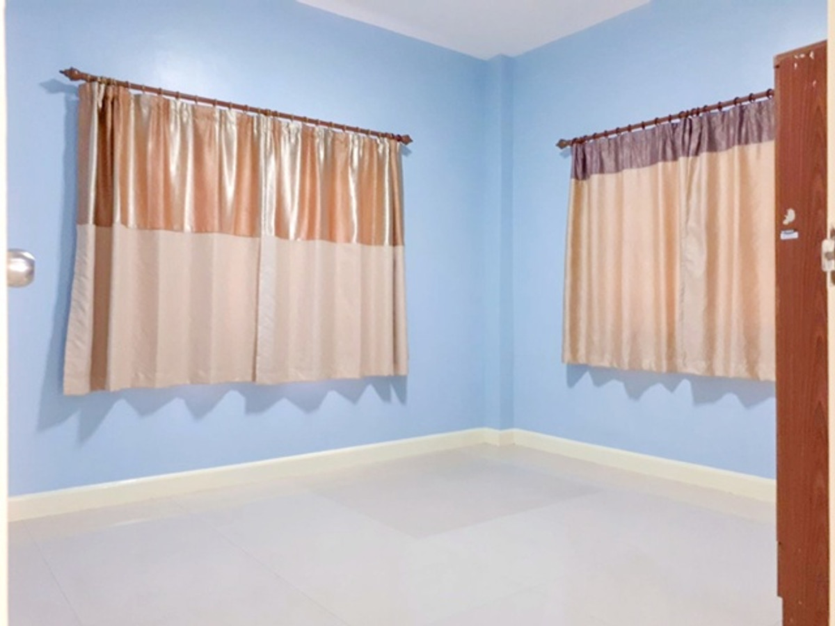 Robinson Chachoengsao 4.9 km. Single-storey house for rent newly renovated 52sq.wa. 202sq.m. ToyotaB Loading...