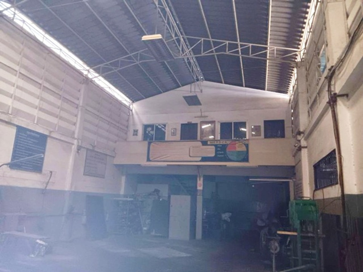 นิคมอุตสาหกรรมบางปู 1.7กม.เทศบาลบางปู87-95 ตำหรุ-บางพลี ขาย-เช่าตึกแถว 3.5 ชั้น 3 คูหา 860 ตร.ม.140 ตร.วา.สภาพสวยงาม มีถนนกลางระหว่างคูหา Loading...